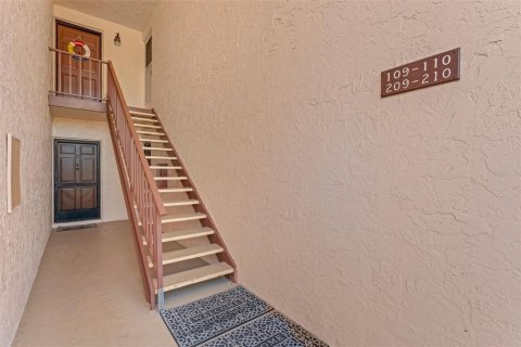 Condo in Seminole, Florida, 2 bedrooms  № 1509395 - photo 8
