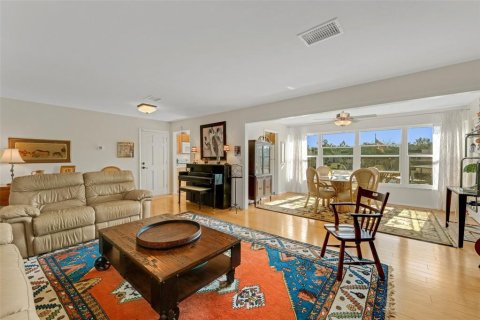 Condo in Seminole, Florida, 2 bedrooms  № 1509395 - photo 13