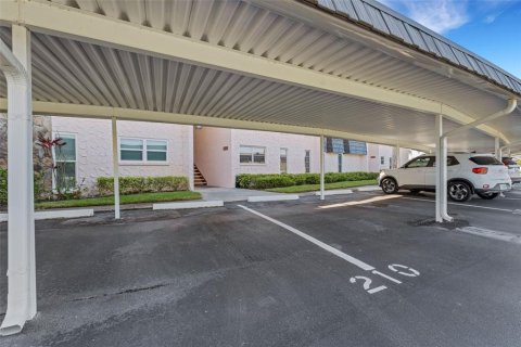 Condo in Seminole, Florida, 2 bedrooms  № 1509395 - photo 4