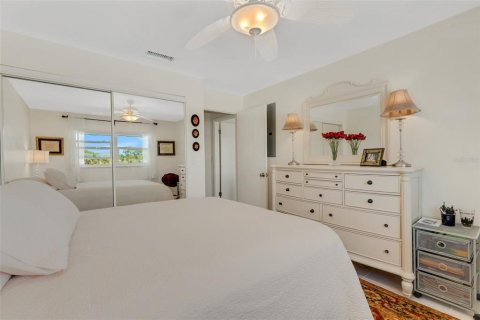 Condo in Seminole, Florida, 2 bedrooms  № 1509395 - photo 27