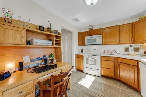 Condo in Seminole, Florida, 2 bedrooms  № 1509395 - photo 18