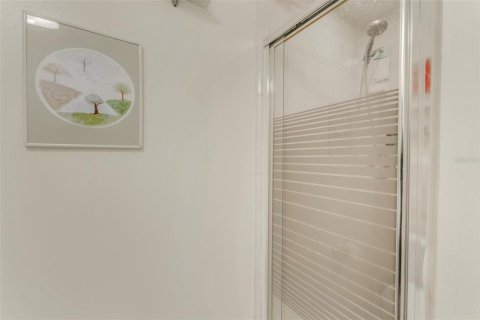 Condo in Seminole, Florida, 2 bedrooms  № 1509395 - photo 24