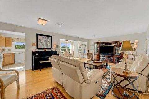 Condo in Seminole, Florida, 2 bedrooms  № 1509395 - photo 11