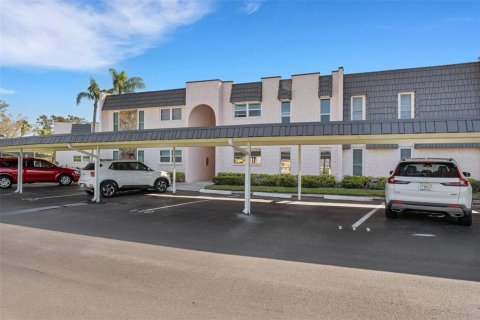 Condo in Seminole, Florida, 2 bedrooms  № 1509395 - photo 1