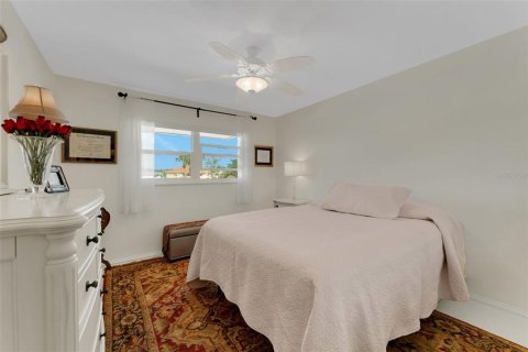 Condo in Seminole, Florida, 2 bedrooms  № 1509395 - photo 25