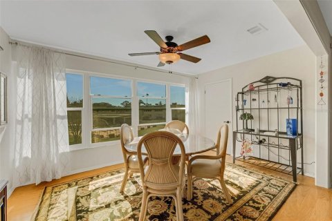 Condo in Seminole, Florida, 2 bedrooms  № 1509395 - photo 14