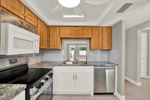 Condo in New Port Richey, Florida, 2 bedrooms  № 2095411 - photo 5