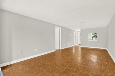 Condo in New Port Richey, Florida, 2 bedrooms  № 2095411 - photo 10