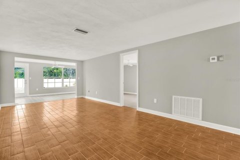 Condo in New Port Richey, Florida, 2 bedrooms  № 2095411 - photo 12