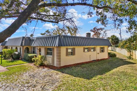 Condo in New Port Richey, Florida, 2 bedrooms  № 2095411 - photo 25