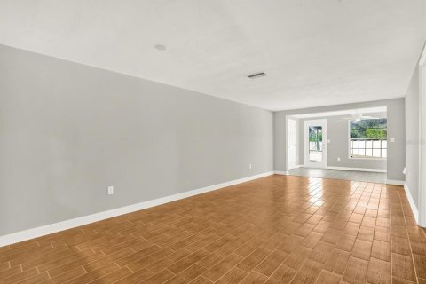 Condo in New Port Richey, Florida, 2 bedrooms  № 2095411 - photo 8