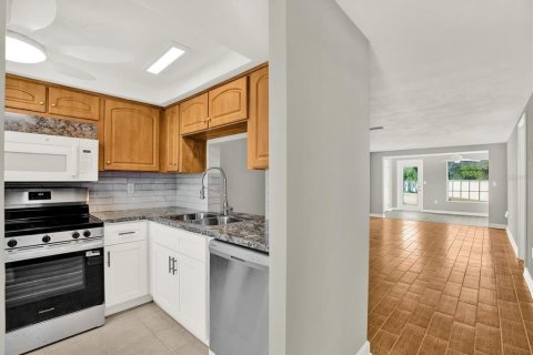 Condo in New Port Richey, Florida, 2 bedrooms  № 2095411 - photo 7