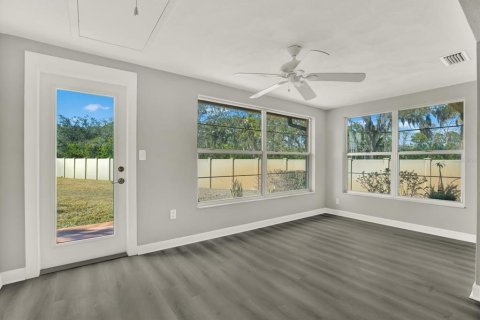 Condo in New Port Richey, Florida, 2 bedrooms  № 2095411 - photo 21