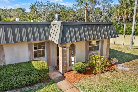 Condo in New Port Richey, Florida, 2 bedrooms  № 2095411 - photo 2