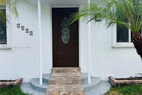 Villa ou maison à vendre à Miami, Floride: 3 chambres, 114.36 m2 № 2439370 - photo 2