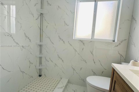 Villa ou maison à vendre à Miami, Floride: 3 chambres, 114.36 m2 № 2439370 - photo 12