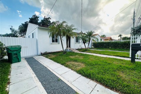 Villa ou maison à vendre à Miami, Floride: 3 chambres, 114.36 m2 № 2439370 - photo 3