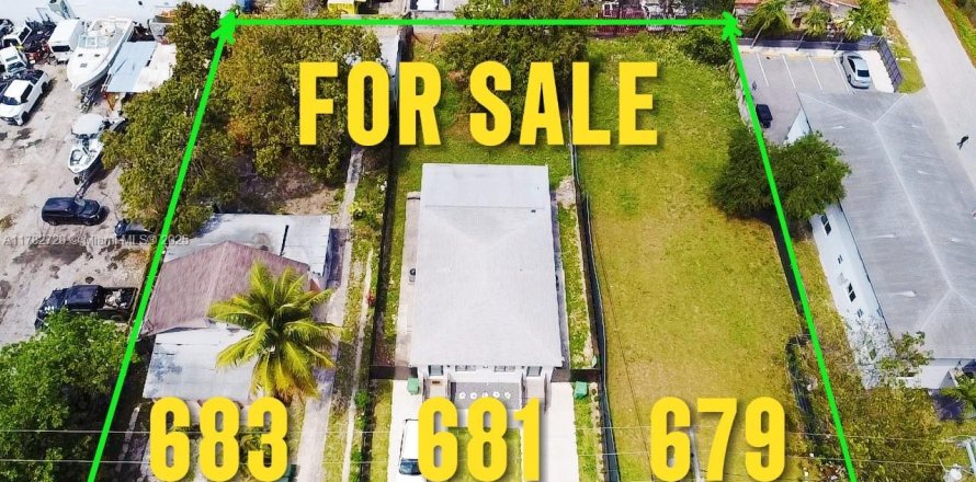 Commercial property in Miami, Florida № 2061567