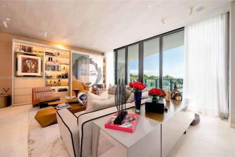 Condominio en alquiler en Miami, Florida, 4 dormitorios, 277.59 m2 № 1934366 - foto 2