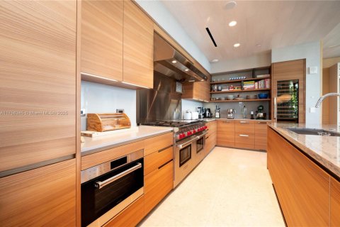 Condominio en alquiler en Miami, Florida, 4 dormitorios, 277.59 m2 № 1934366 - foto 9