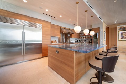 Condominio en alquiler en Miami, Florida, 4 dormitorios, 277.59 m2 № 1934366 - foto 8