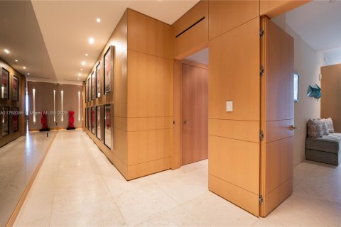 Condominio en alquiler en Miami, Florida, 4 dormitorios, 277.59 m2 № 1934366 - foto 11