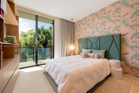 Condominio en alquiler en Miami, Florida, 4 dormitorios, 277.59 m2 № 1934366 - foto 17