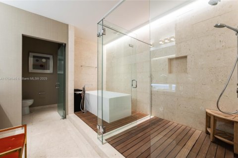 Condominio en alquiler en Miami, Florida, 4 dormitorios, 277.59 m2 № 1934366 - foto 14