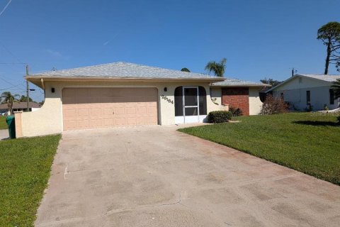 House in Port Charlotte, Florida 2 bedrooms, 127.28 sq.m. № 2275446