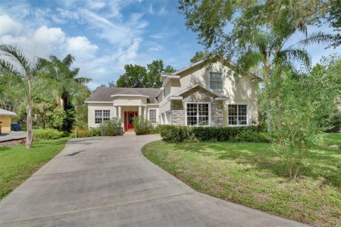 House in DeLand, Florida 4 bedrooms, 284.28 sq.m. № 1776766 - photo 1
