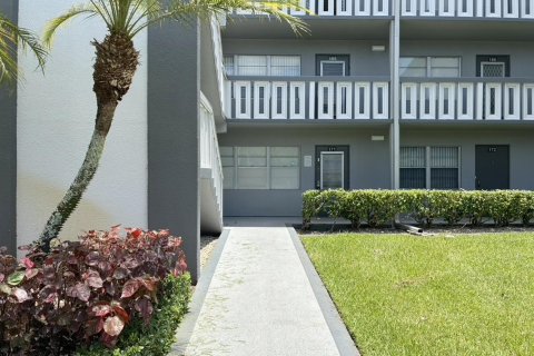 Снять в аренду кондоминиум в Бока-Ратон, Флорида 3 комнаты, 66.89м2, № 2085561 - фото 2