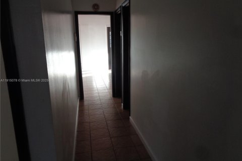 Villa ou maison à louer à Homestead, Floride: 3 chambres, 220.55 m2 № 1971240 - photo 25