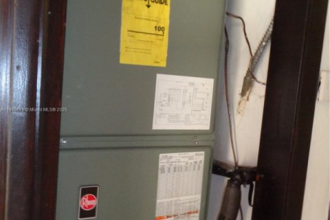 Villa ou maison à louer à Homestead, Floride: 3 chambres, 220.55 m2 № 1971240 - photo 24