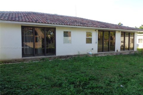 Villa ou maison à louer à Homestead, Floride: 3 chambres, 220.55 m2 № 1971240 - photo 5