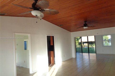 Villa ou maison à louer à Homestead, Floride: 3 chambres, 220.55 m2 № 1971240 - photo 12