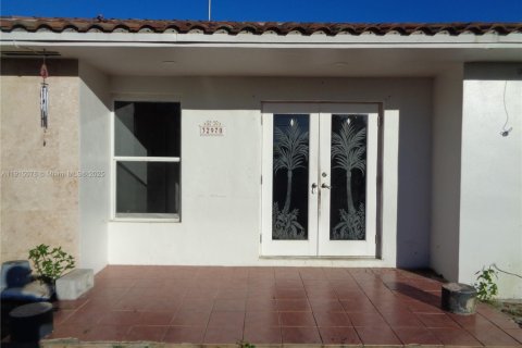 Villa ou maison à louer à Homestead, Floride: 3 chambres, 220.55 m2 № 1971240 - photo 1