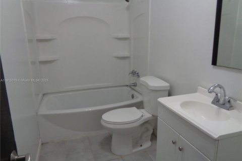 Villa ou maison à louer à Homestead, Floride: 3 chambres, 220.55 m2 № 1971240 - photo 27