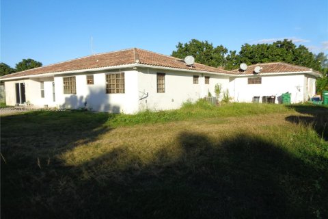 Villa ou maison à louer à Homestead, Floride: 3 chambres, 220.55 m2 № 1971240 - photo 8