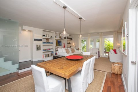 Adosado en alquiler en Key Biscayne, Florida, 2 dormitorios, 167.22 m2 № 1959037 - foto 1