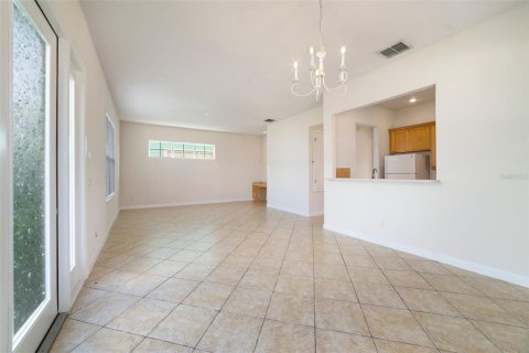 House in Four Corners, Florida 4 bedrooms, 213.3 sq.m. № 1751052 - photo 5