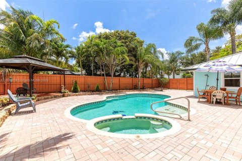 House in Palm Beach Gardens, Florida 3 bedrooms, 165.09 sq.m. № 1770349 - photo 3