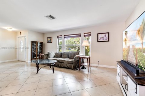 House in Palm Beach Gardens, Florida 3 bedrooms, 165.09 sq.m. № 1770349 - photo 8