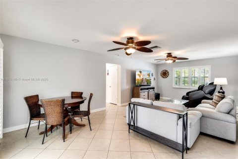 House in Palm Beach Gardens, Florida 3 bedrooms, 165.09 sq.m. № 1770349 - photo 19