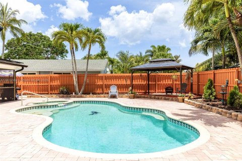 House in Palm Beach Gardens, Florida 3 bedrooms, 165.09 sq.m. № 1770349 - photo 2