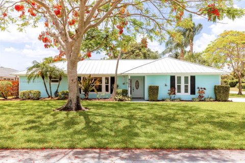 House in Palm Beach Gardens, Florida 3 bedrooms, 165.09 sq.m. № 1770349 - photo 1