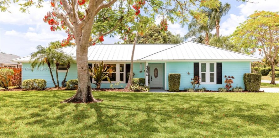 House in Palm Beach Gardens, Florida 3 bedrooms, 165.09 sq.m. № 1770349