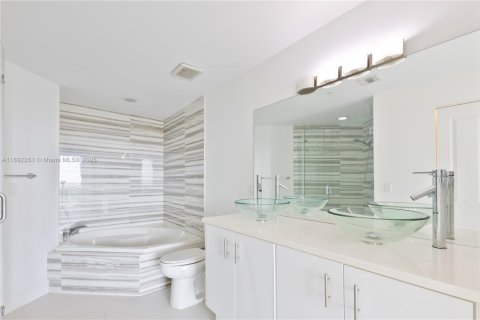 Снять в аренду кондоминиум в Норт-Бей-Виллидж, Флорида 3 спальни, 144.18м2, № 1946360 - фото 23