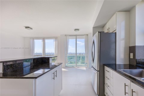 Снять в аренду кондоминиум в Норт-Бей-Виллидж, Флорида 3 спальни, 144.18м2, № 1946360 - фото 10