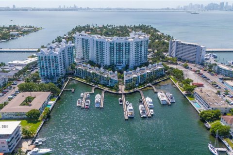 Снять в аренду кондоминиум в Норт-Бей-Виллидж, Флорида 3 спальни, 144.18м2, № 1946360 - фото 30