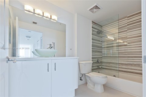 Снять в аренду кондоминиум в Норт-Бей-Виллидж, Флорида 3 спальни, 144.18м2, № 1946360 - фото 18